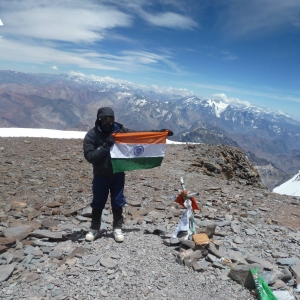 Unfurling the Indian flag on the Aconcagua summit!