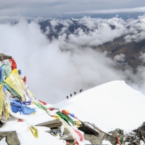 Climbers approaching the Kang Yatse II Summit