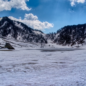 The Frozen Kareri Lake 